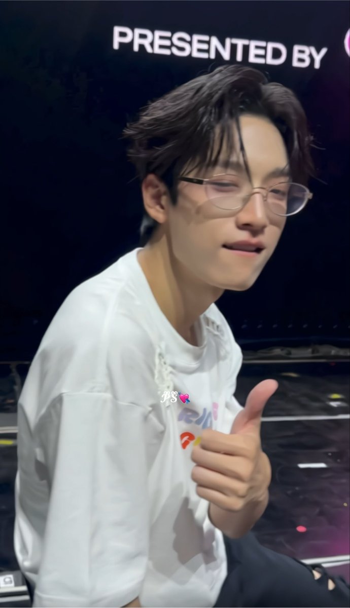 ninecmks's tweet photo. เนิ้ดอย่าทำงี้ ㅠㅠㅠ

#NEXnattakit 
#BUS_LIGHTASONE_D2 https://t.co/29NRoLqo6S