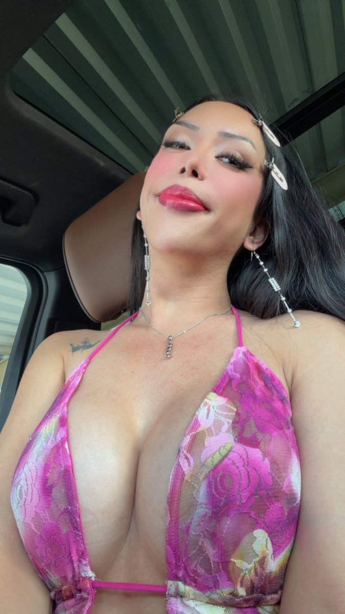 Queeenredvelvet's tweet photo. “Pretty in pink… but don’t mistake sweet for harmless. 💋🌸✨ #FeelingMyself #PinkVibes #Confidence https://t.co/G29pGwyH4z