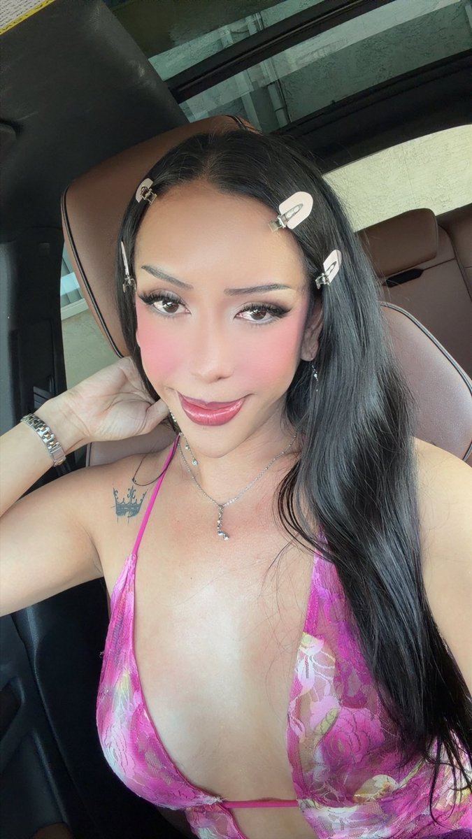 Queeenredvelvet's tweet photo. “Pretty in pink… but don’t mistake sweet for harmless. 💋🌸✨ #FeelingMyself #PinkVibes #Confidence https://t.co/G29pGwyH4z