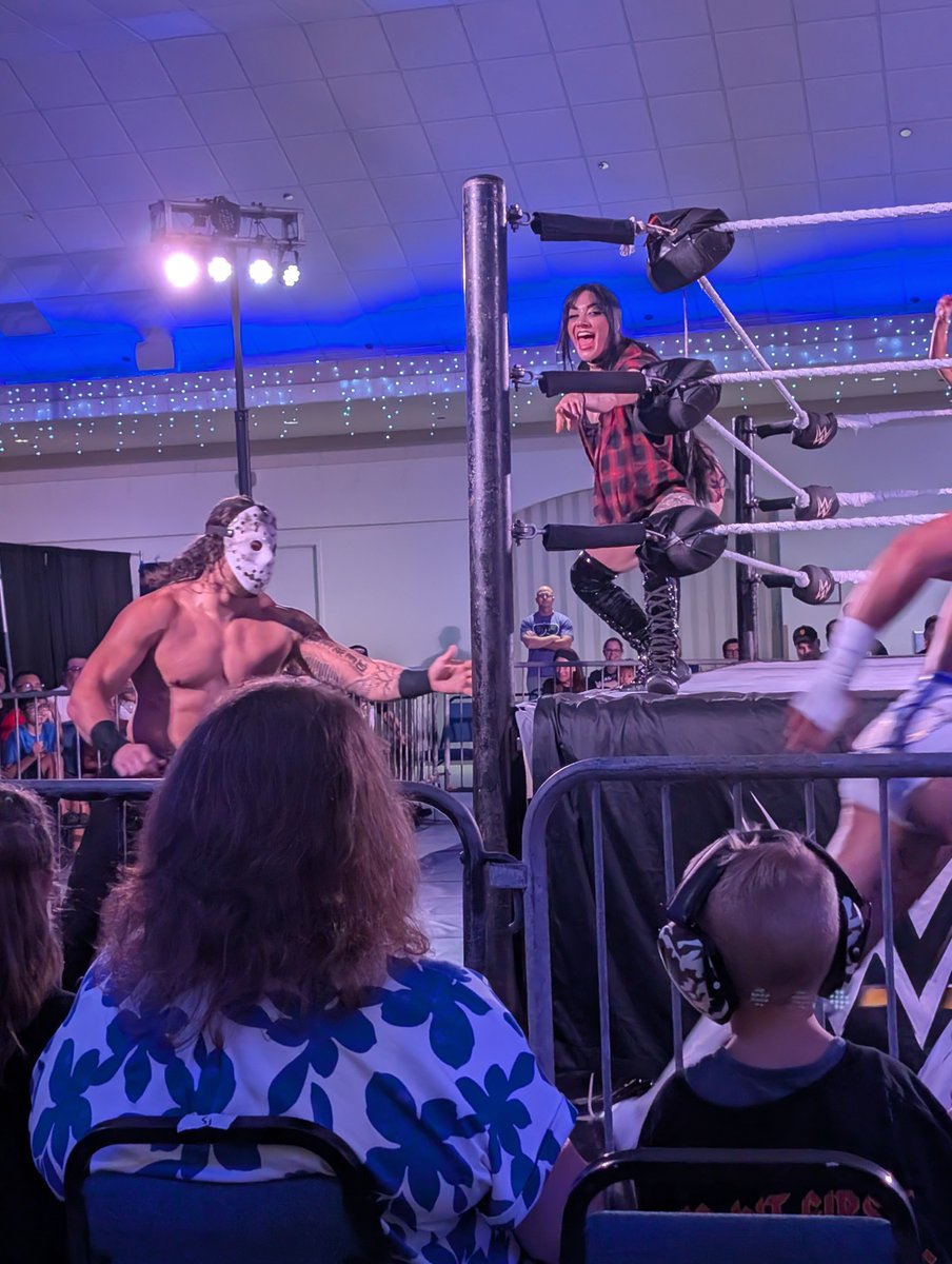 FewTrueVillains's tweet photo. Uh.....are we in danger? 🤣🤣🤣 #nxtcitrussprings https://t.co/GWIMJRGdBY