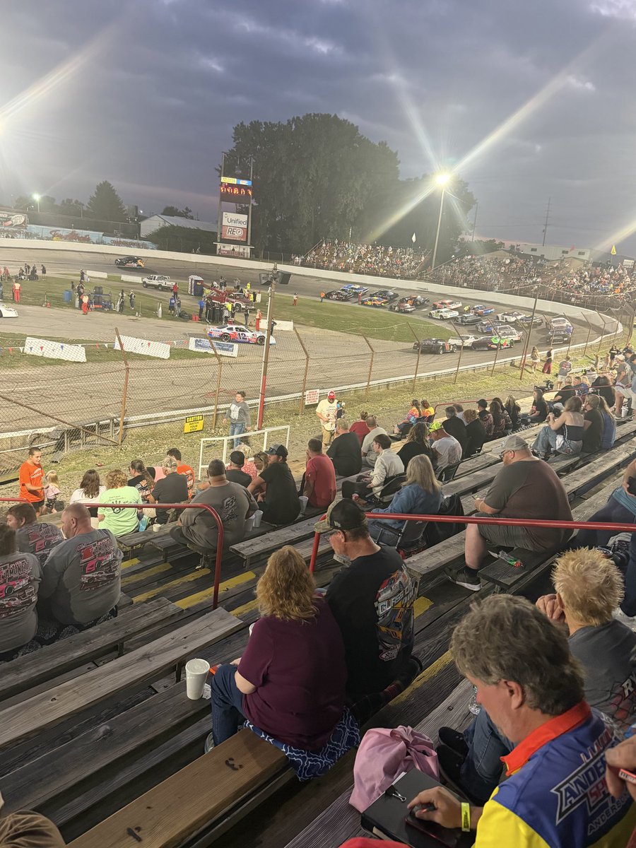 indycarfan25's tweet photo. Bout that time #Redbud400 https://t.co/qy55NkDUSw