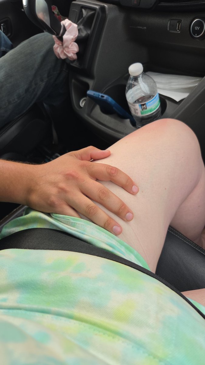 marriedbabymom's tweet photo. I think hubby has plans tonight. Selling content will have to wait 🥵#married #wife #milf #babybump #pregnant https://t.co/MvVXFq9sVK