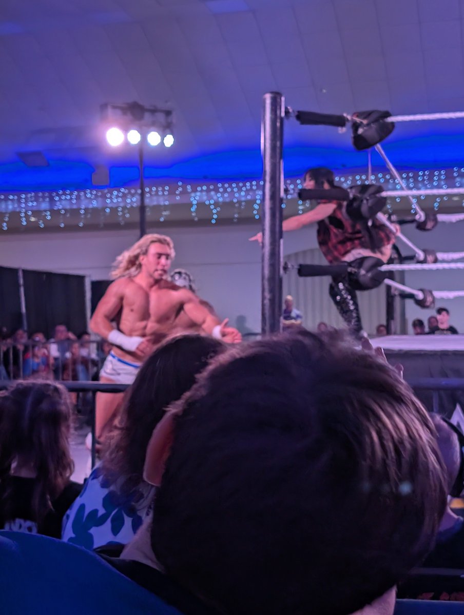 FewTrueVillains's tweet photo. Uh.....are we in danger? 🤣🤣🤣 #nxtcitrussprings https://t.co/GWIMJRGdBY