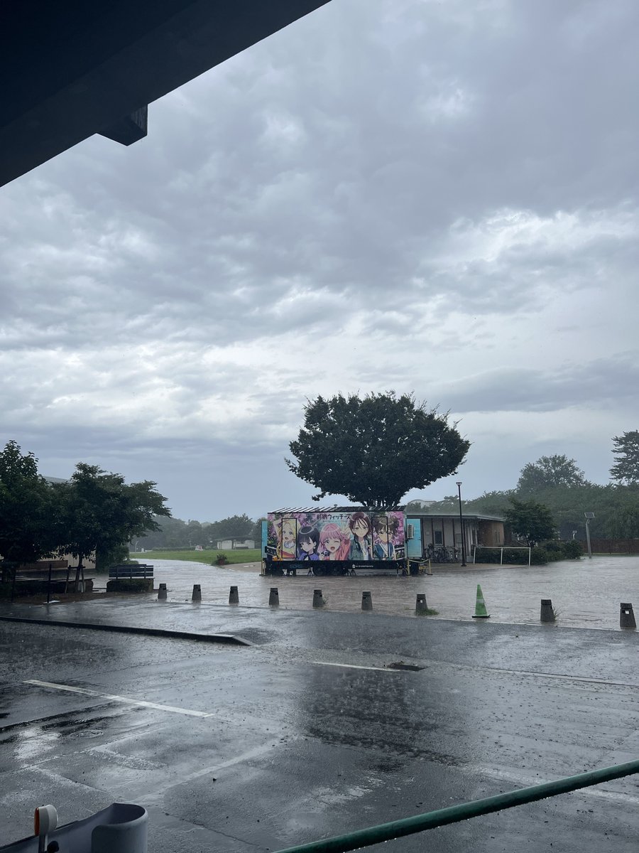 HasMagenta's tweet photo. 土砂降りで遭難なう… https://t.co/Ow5vTmt43T