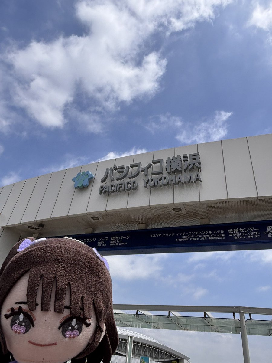 Humming0227's tweet photo. グッズ販売が屋外なの今知った https://t.co/0LmW4BSt2R
