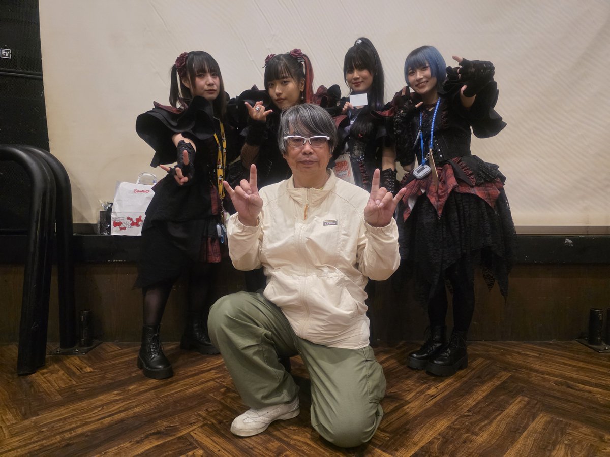 magicdragon6767's tweet photo. 令和8年7月19日 DIZZYREVERSE The Real Unveiled 特典会 囲み写メ全体バージョン&囲みチェキ全体バージョンで撮影しました‼️🤘🥰ランダムサインは、MAI-METAL DEATH☠️‼️🤘🥰
#DIZZYREVERE
#MAIMETAL
#マジックドラゴン https://t.co/KcXcOFwXIf
