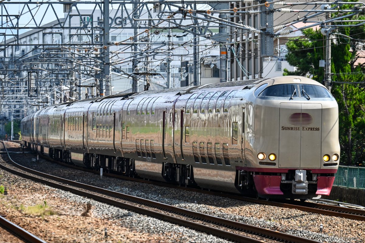 osdnnmrrr's tweet photo. 2026/07/26
サンライズ 瀬戸出雲（回送）
285系I5編成+I3編成
大雨の影響で名古屋までの運転となった下りサンライズの回送
今日は並走もなくご満悦 https://t.co/EWT886FSkf