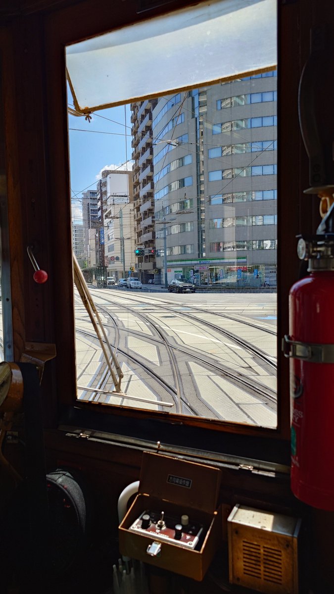 ryouitrain's tweet photo. 稲荷町の交差点の線路の交差見てて面白い

あんまり左カーブ同士で複線が分岐って国内だと無い気がするし https://t.co/4Fylq5bbfa