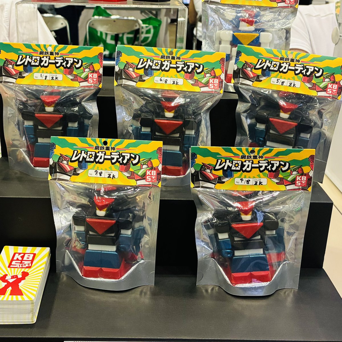 kbst2's tweet photo. 本日、幕張メッセで開催されております #ワンフェス に「KBST toy's」名義で息子と出展しています。ブース番号は「5-09-16」。当日はオリジナルフィギュア「レトロガーディアン 」と「miyabi」を販売いたします。最寄の際は是非よろしくお願いします｡ https://t.co/eNIAO8vlYZ