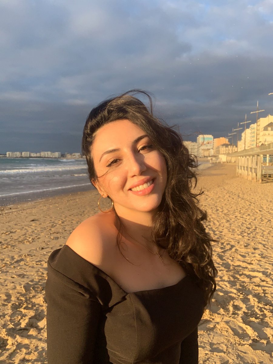 EmilyGreenhh's tweet photo. I love my family, but I don't want them.
This isn't the case of "I love you, but I don't like you". Because I love my siblings and friends just as much as I like them. But Im selfish. https://t.co/eevn7RQahV