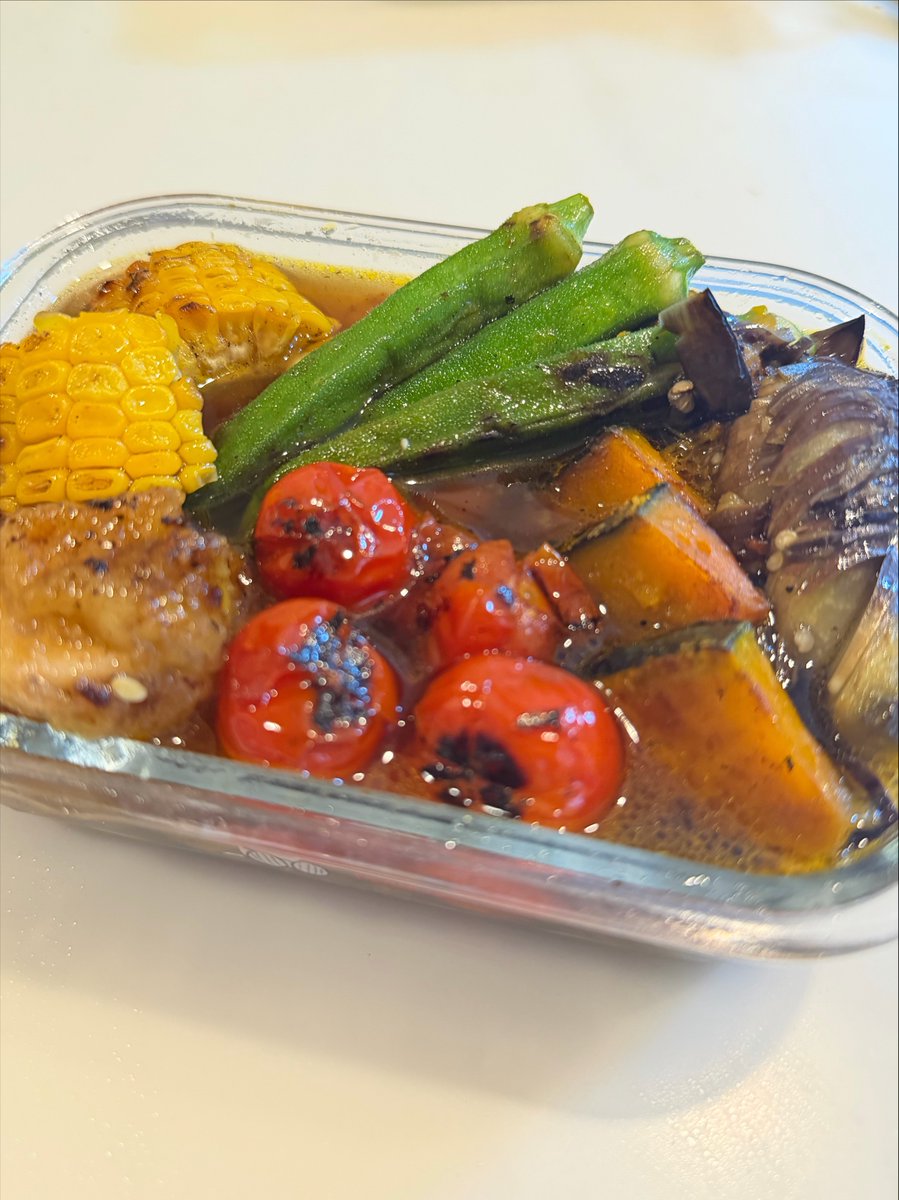 rinze's tweet photo. 焼き浸しを仕込み🍆🌽🍅🎃🫛
冷蔵庫から出すだけで一品が完成するの最高すぎる😍
日々の自分時間をしっかり確保⏰ https://t.co/2Q5S1BNEz1