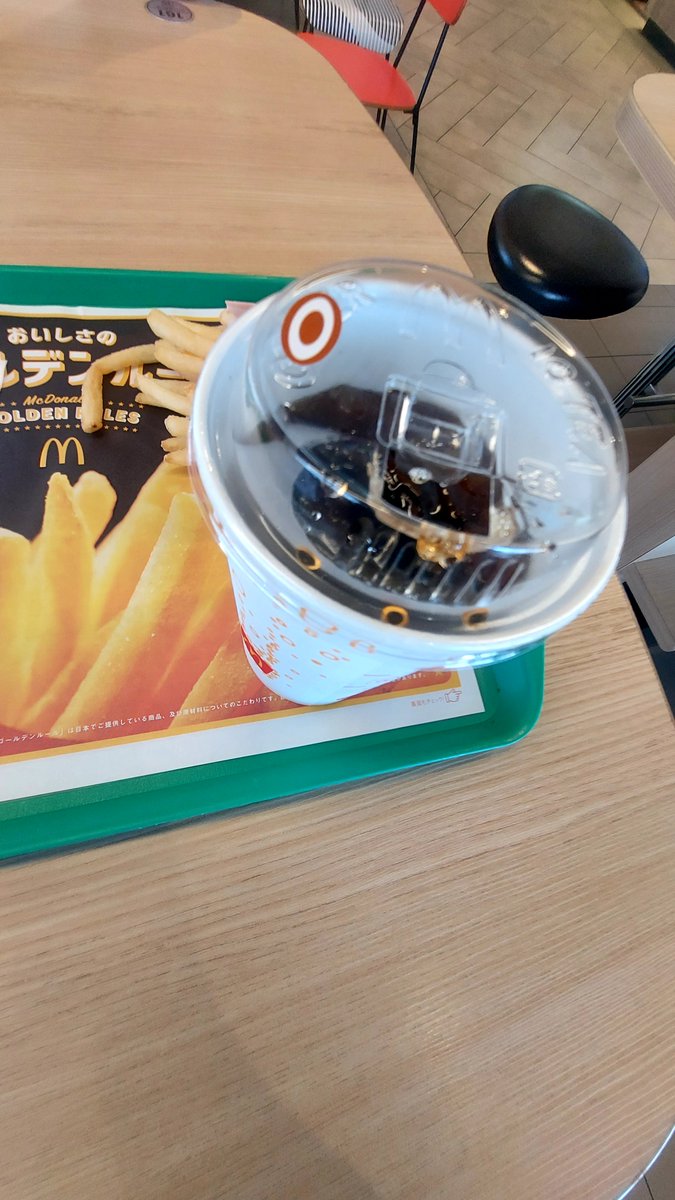 hidechan1026's tweet photo. 久しぶりのマック…最近のマックコーラは炭酸抜きになってる❓️ https://t.co/AecMlaWeqD