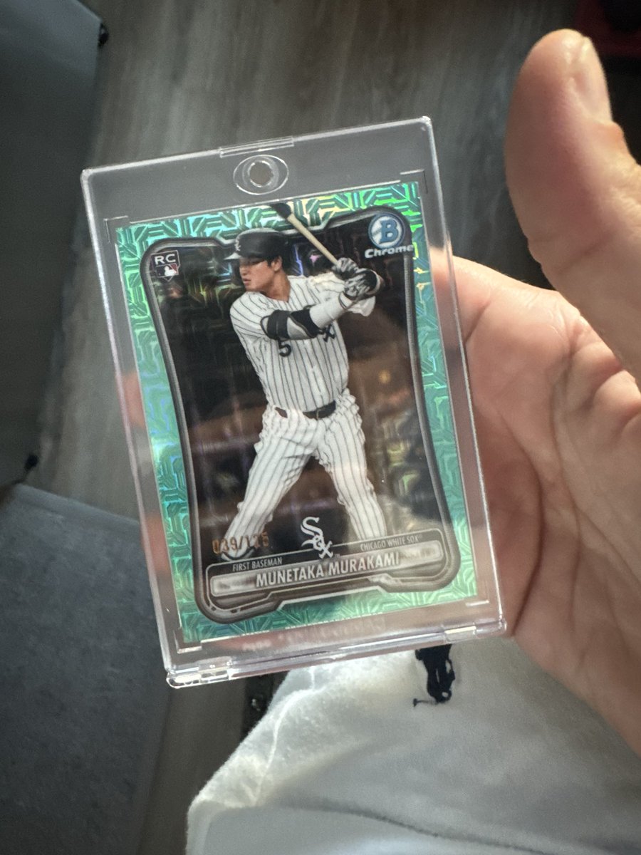 JimmySmoove's tweet photo. He may never hit a homerun again 😭😭😭✌️ https://t.co/d45ar6RdZM