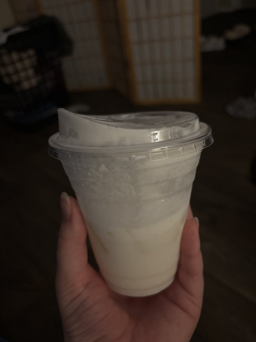 bruisedpeony's tweet photo. Italian cream soda for my day off … probably 200cals fml https://t.co/DQe4zwiR9x