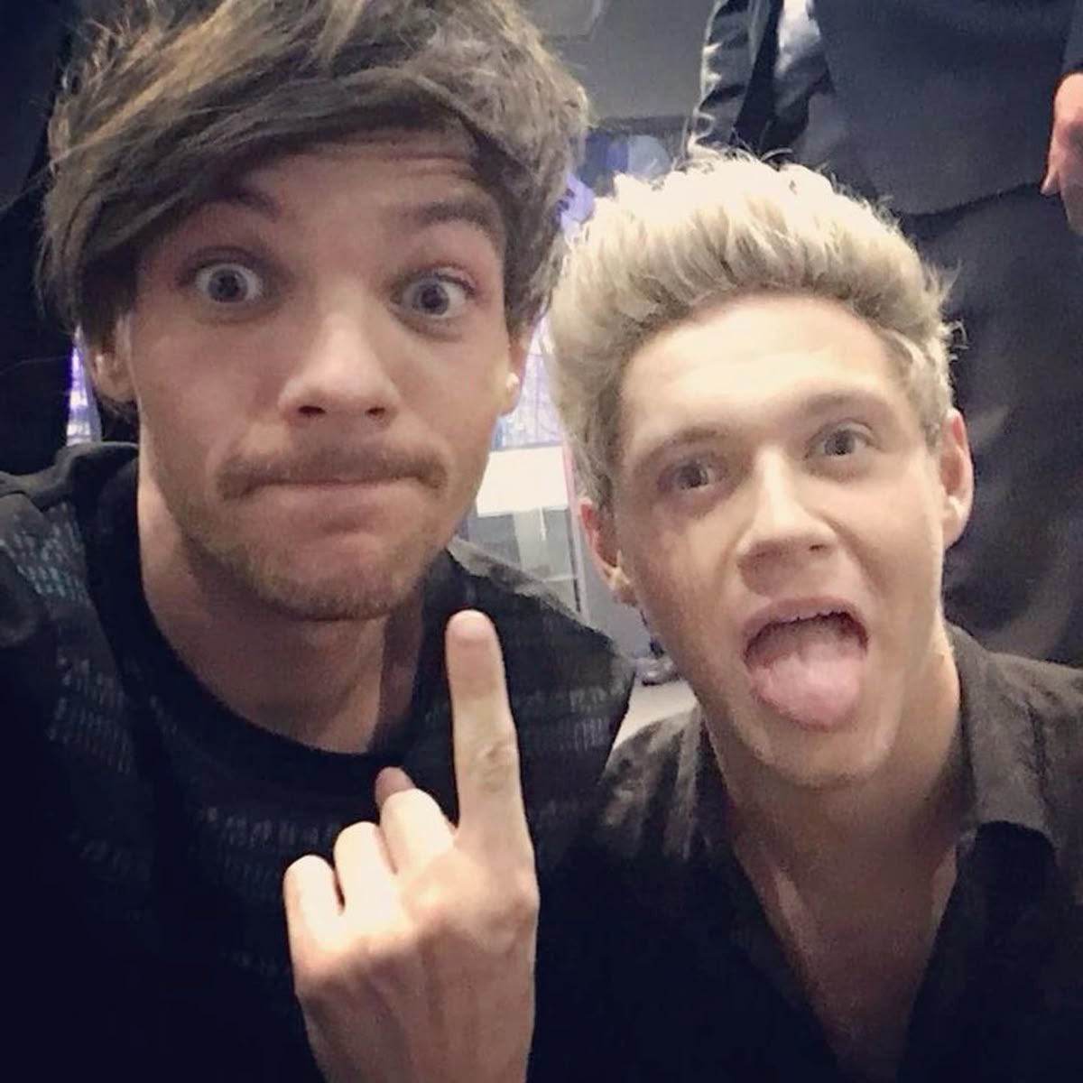 Niallupdatesnh's tweet photo. When Louis and Niall got “kicked out” of the AMAs for playfully hitting each other, trying to trip people… and then Louis gave us the iconic Nouis selfie on Instagram 😂😭 https://t.co/XEu6dZ0f7x