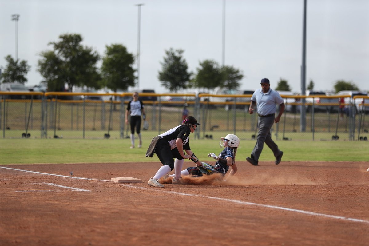 SophiaFalco28's tweet photo. Love me some good action shots! 📸
#softball #softballgame #out #fielding #fastpitch #classof2028 #BeAFalco #HardWorkPaysOff
Thanks https://t.co/sZX93WCaqN 💛 https://t.co/XskdY9Wrji