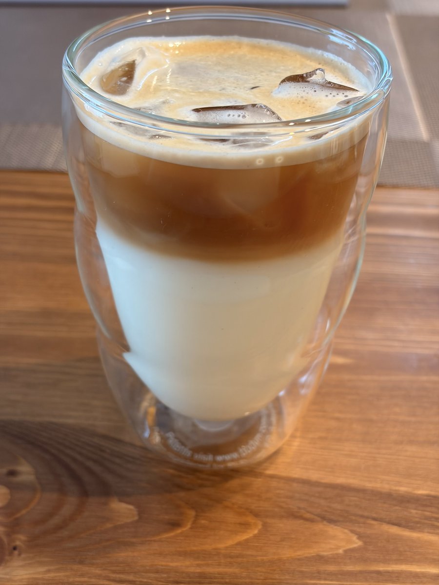 riahades's tweet photo. 完璧なアイスカフェラテができた https://t.co/jctxOM9QYq