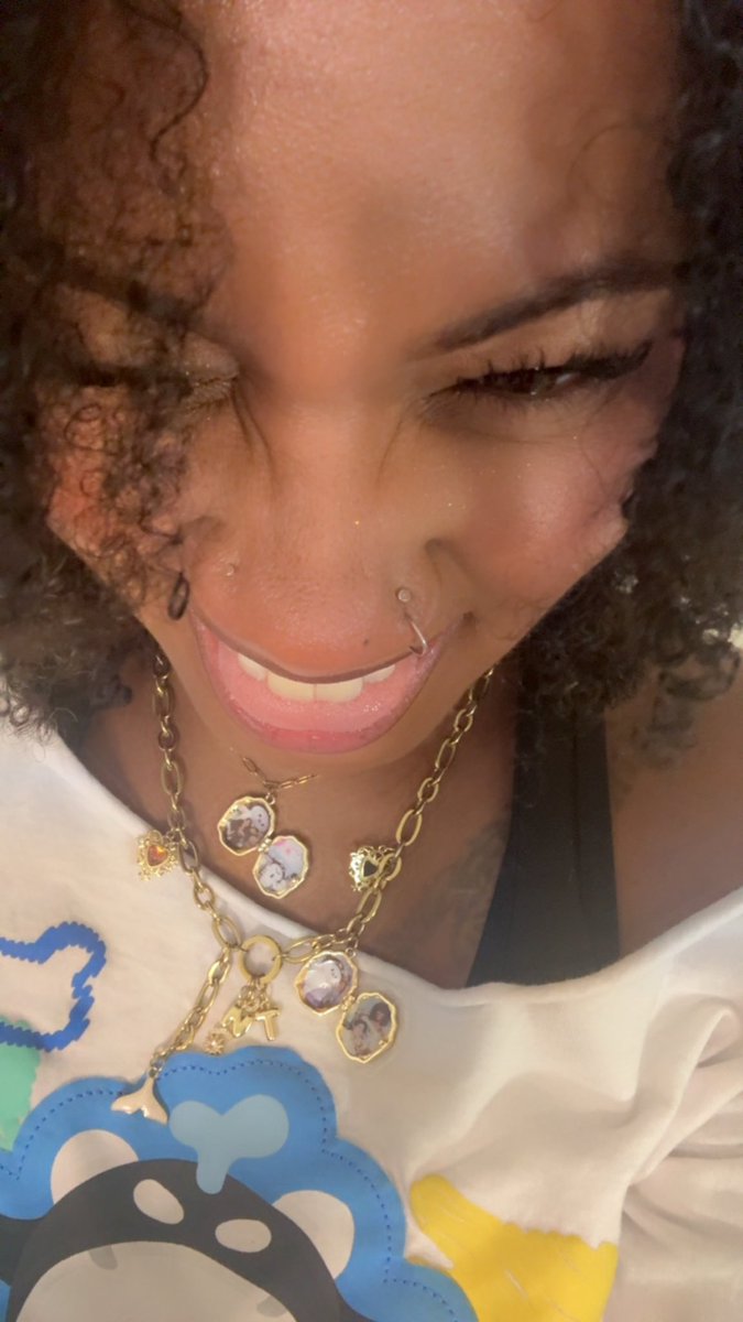 MistressBL's tweet photo. Why yes…Yes I am 🤪🥰💙🥰
#taynew #polca
#adogandaplane #Adaap
#tawan_v #newwiee https://t.co/Av6A363nCn