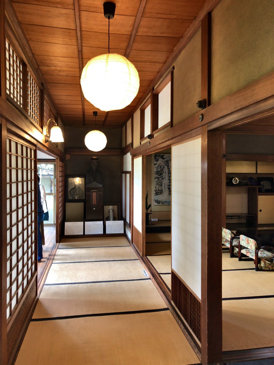 banbanxp's tweet photo. 三木市は、旧小河家別邸に。
時間がゆったり流れます。

お庭は大変素晴らしい灯籠もあり。
ただ、散策するには蜂が多く、ちと厳しめ💦 https://t.co/2WYc3GSbCh
