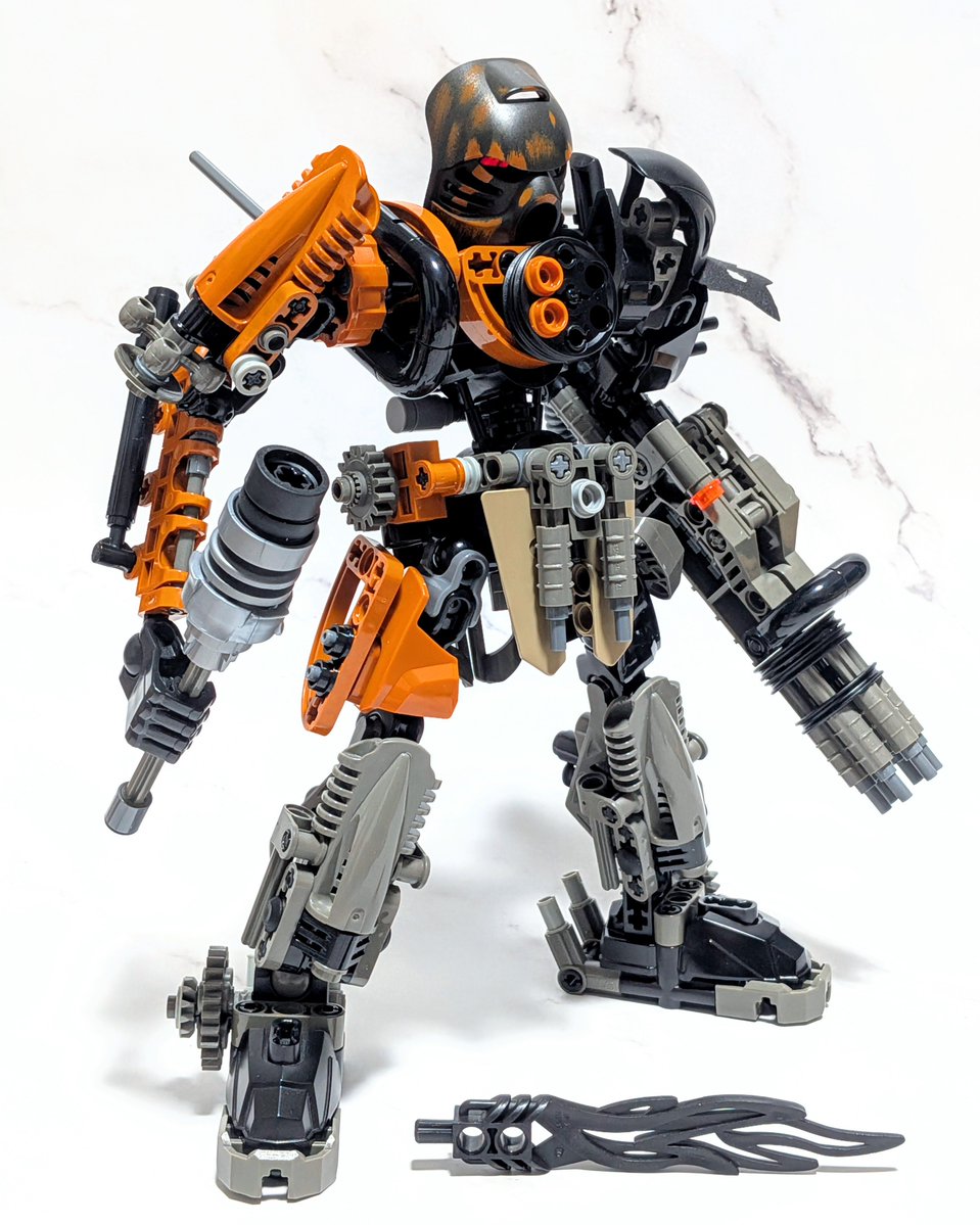 zork7l's tweet photo. #LEGO #BIONICLE Infected Tahu 完成！
汚染カノイを入手したので、古いパーツを積極的に使って"汚染されたタフー"を作りました。記憶を失って己の身体をジャンクパーツで修理･強化しながら彷徨い戦う孤独な戦士のイメージで、旧濃灰×ダークオレンジで良い感じに"あの頃"ぽい雰囲気が出せたと思います https://t.co/PWhDcQudjX