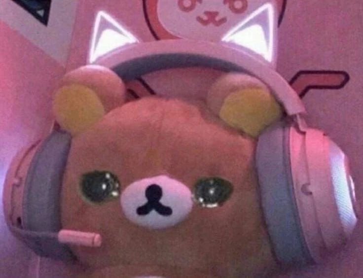 fflwerss's tweet photo. Me playing competitive games https://t.co/Z24tnJeNOR