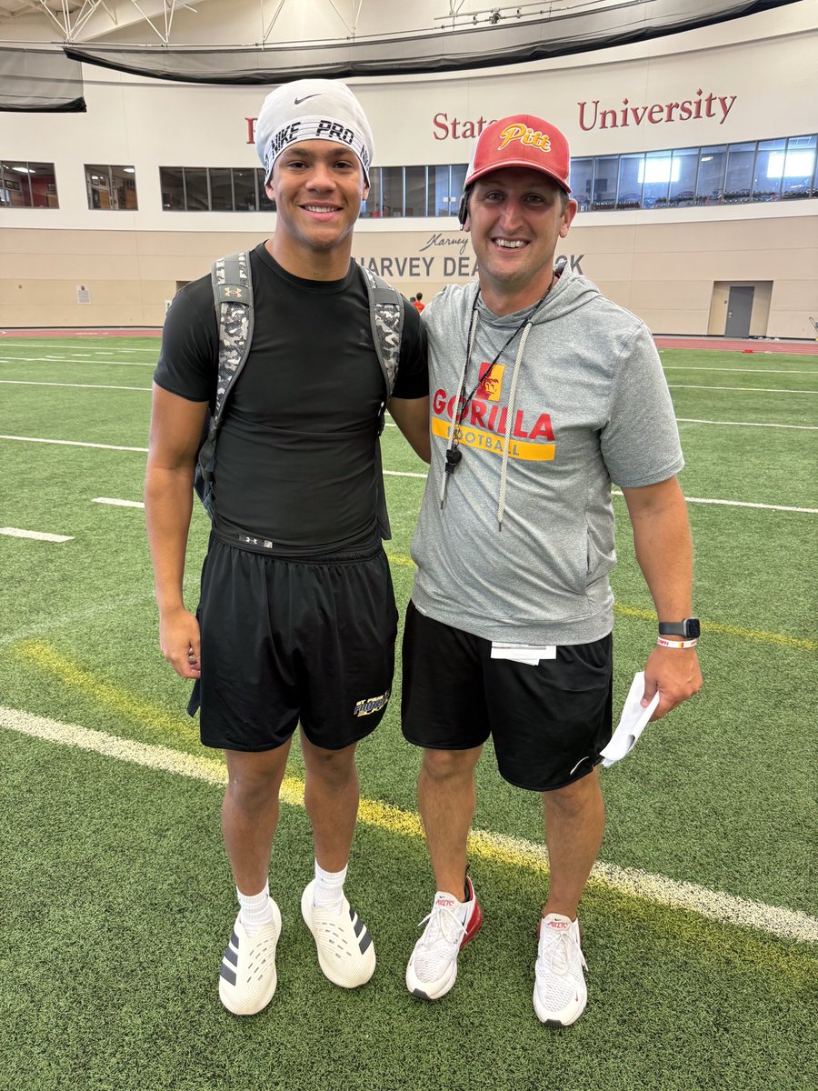 Cannon_Cruse1's tweet photo. Had a great time @GorillasFB today. Competed well and learned a lot going into the season!
@CoachTomAnthony
@PSUCoachSmith @i_am_jg6 @Gregg_Hollins
@_CoachNutt @CoachTEverett @FootballSpx
@Coach_Simone73
@johnjray07 @bvanhauen1
@faizolbouchard8
@jeremycrabtree @ElevateRecruits https://t.co/zpLpJxJSK2