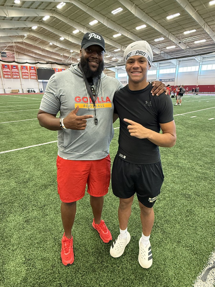 Cannon_Cruse1's tweet photo. Had a great time @GorillasFB today. Competed well and learned a lot going into the season!
@CoachTomAnthony
@PSUCoachSmith @i_am_jg6 @Gregg_Hollins
@_CoachNutt @CoachTEverett @FootballSpx
@Coach_Simone73
@johnjray07 @bvanhauen1
@faizolbouchard8
@jeremycrabtree @ElevateRecruits https://t.co/zpLpJxJSK2