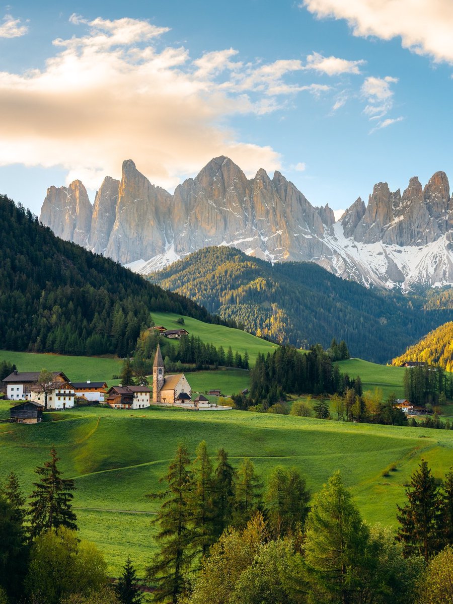 flower6260's tweet photo. Dolomites, Italy https://t.co/CF6mXV2phB