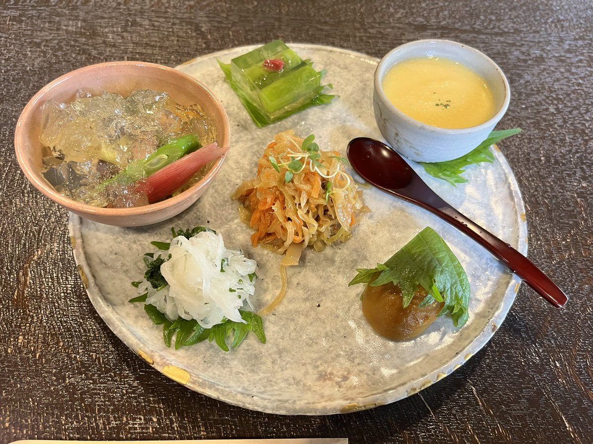 aibaaruX's tweet photo. 八ヶ岳は今年も美味しかったです
桃ももろこし新鮮なお野菜もゲットしたし、みんなも元気で何よりでした https://t.co/ASPtwxcZHv