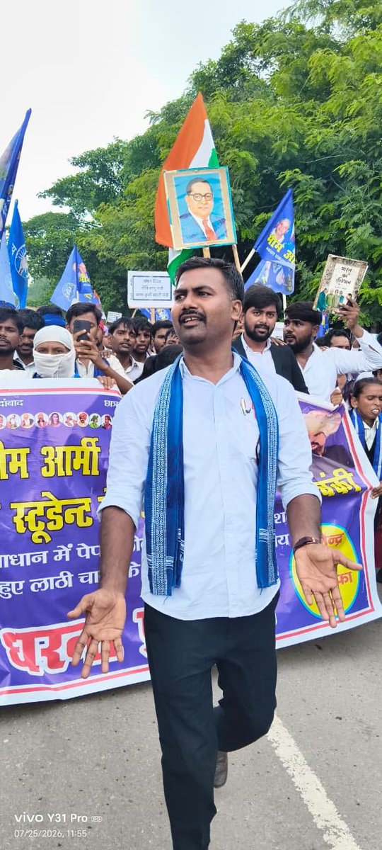 subhashUP41's tweet photo. भीम आर्मी बाराबंकी टीम ने छात्रों के सम्मान में एक दिवसीय विरोध प्रदर्शन किया और अपनी मांग को लेकर अम्बेडकर छात्रावास से ज़िला अधिकारी कार्यालय तक पैदल मार्च करते हुए शिक्षा मंत्री धर्मेंद्र प्रधान का इस्तीफ़ा व शिक्षा व्यवस्था में सुधार हेतु ज़ोर दार प्रदर्शन किया। https://t.co/umR7T0GvQb