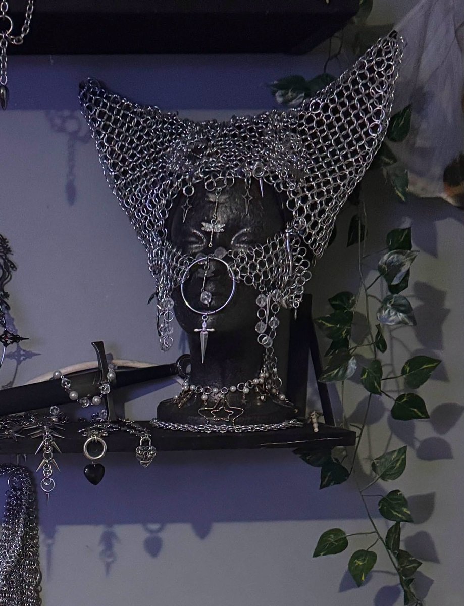 ScytheFawn's tweet photo. I handmade everything she’s wearing ⛓️ https://t.co/kpG2DK09GG