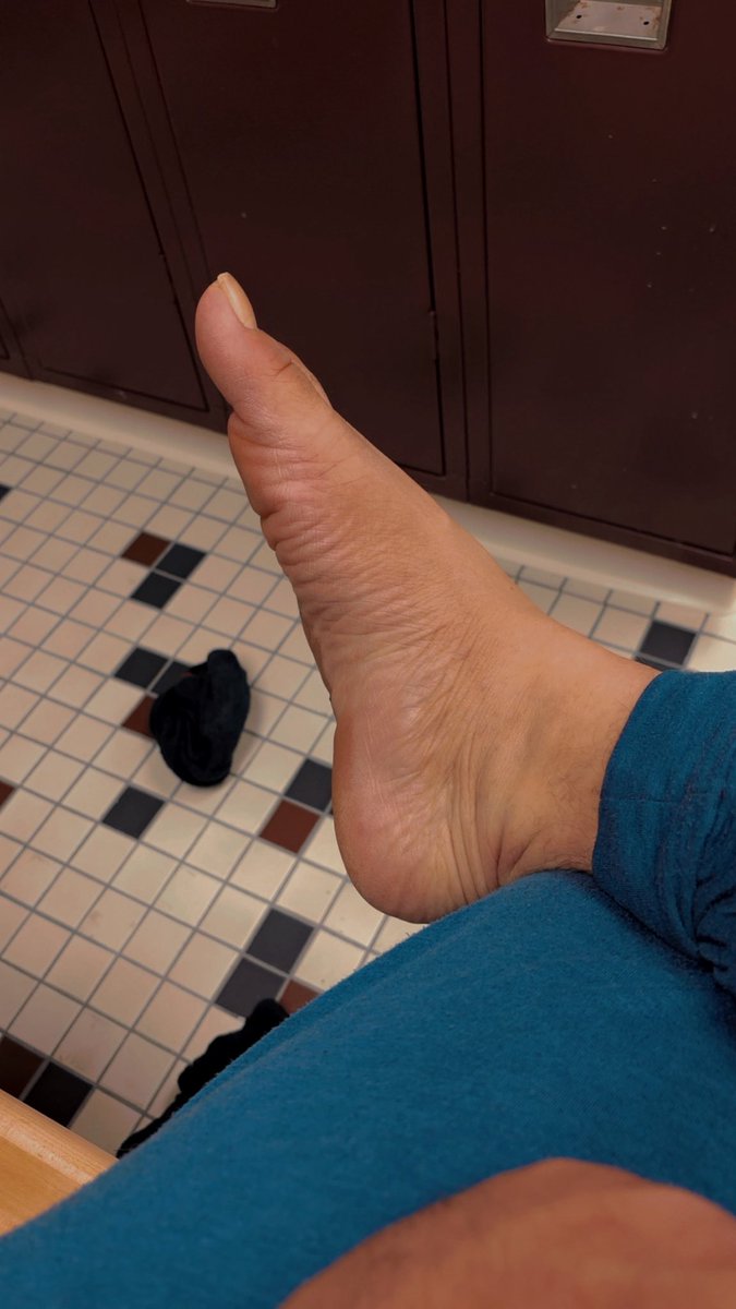 BigThickFoot's tweet photo. Size 15 Bigfoot https://t.co/8KXIXuHK7s