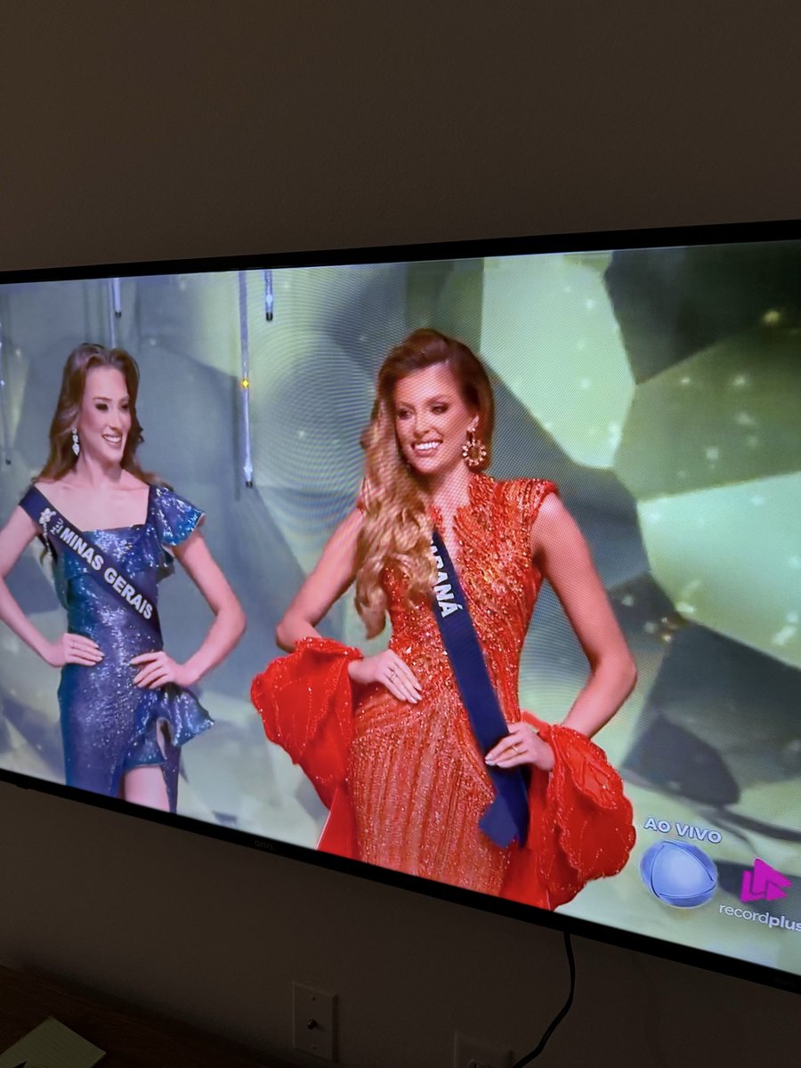 catarinagiembra's tweet photo. Como a Paraná não entrou? Lindíssima #MissUniverseBrasil https://t.co/ds4MuG6QlF