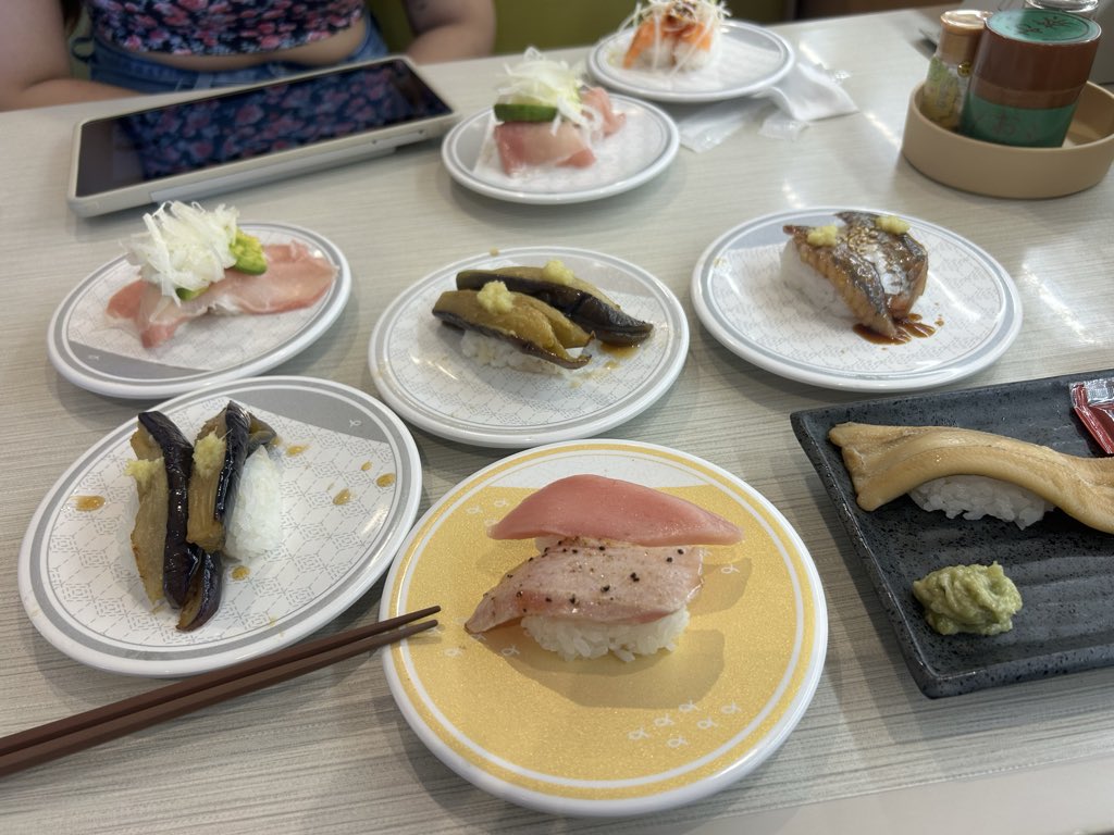 c1812k's tweet photo. 頑張ったご褒美に食べた🍣 https://t.co/wLAvD0B9Fl