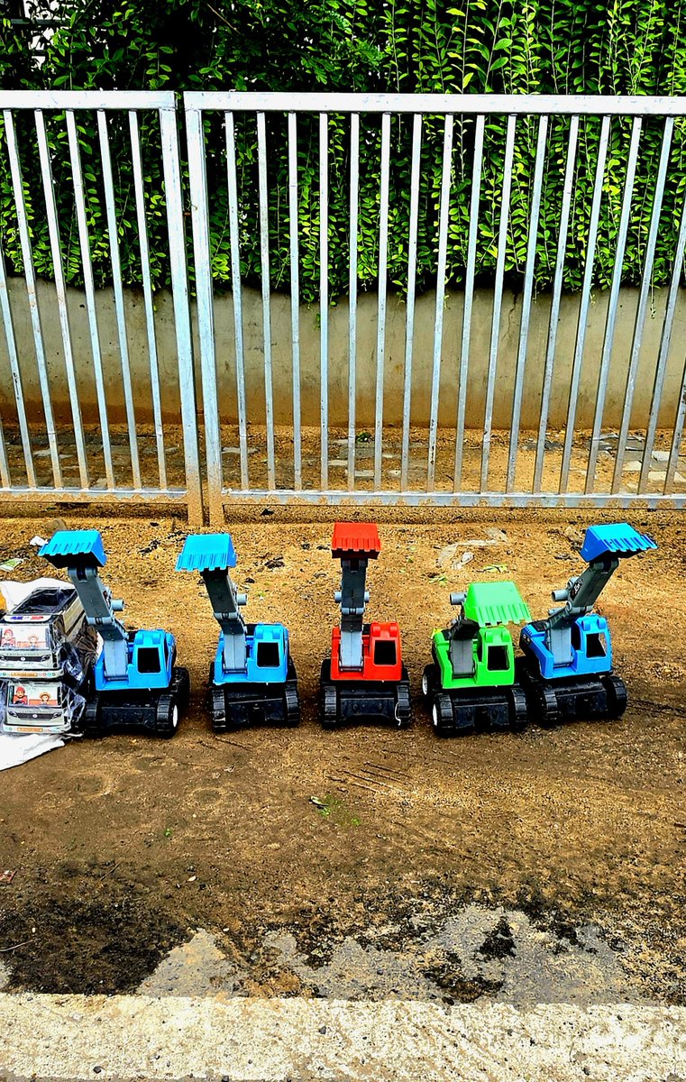 altertwit's tweet photo. #SouthBopal and #Shela flooded?
The fix is here...
Portable JCBs and SUVs selling at 600 bucks by the roadside...
Get your personal one now...!!! https://t.co/mj1lZCG1W3