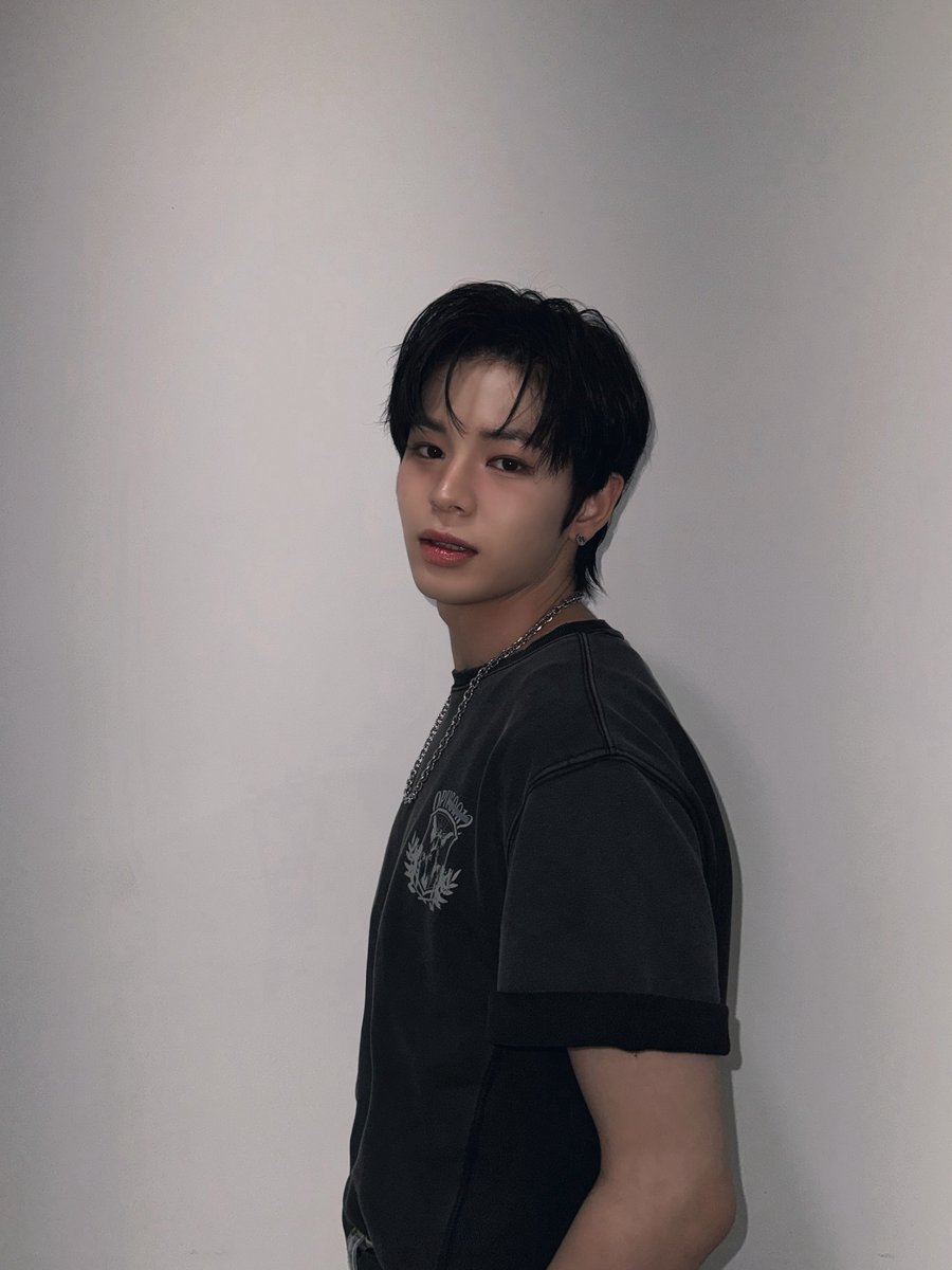 evnne_hanbin's tweet photo. [📷] 260726 JUNGHYUN #문정현

☀️🖤🎉 https://t.co/kiyx4wT6Dl