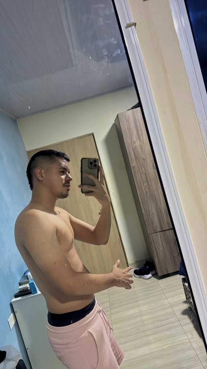 j1910yb's tweet photo. Alguien más despierto? 👀 https://t.co/vXW7zn10AD