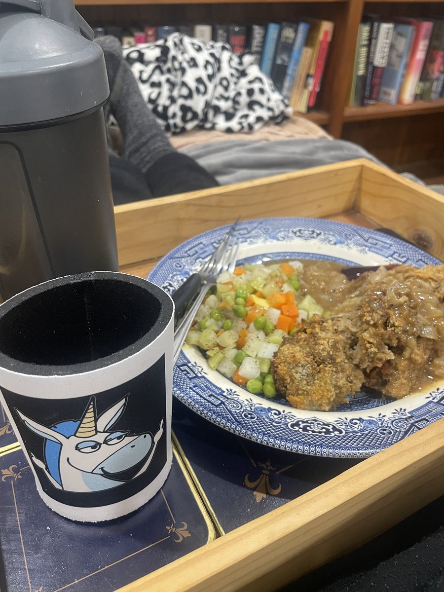 CathCath77's tweet photo. #Sunday night #tea.. with #MrsN s @UnicrnShtMttrs ‘S awesome Meat Loaf and the best #UNICORN !! am I doing this right? https://t.co/XOfyv23NJ6