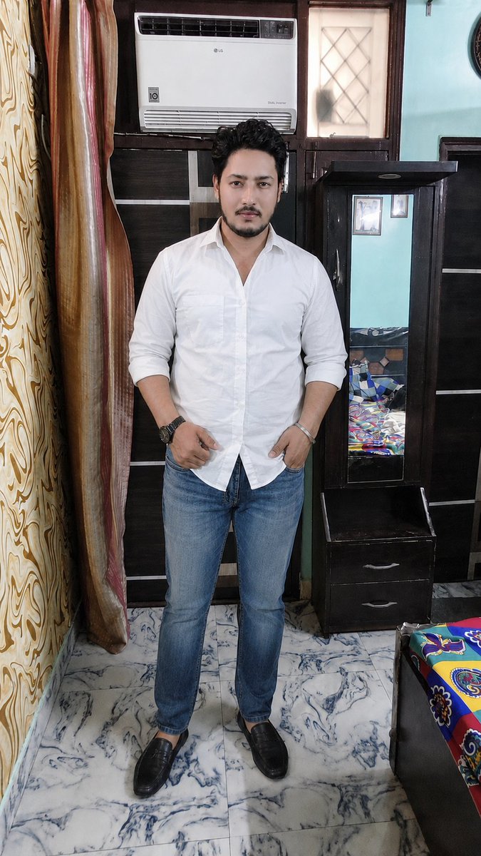 Himanshuupreti0's tweet photo. Stay humble in appearance.
Stay unstoppable in purpose.... 🔥
*Simple_outfit_Strong_mindset*
#White_fits_Clean_hits_🤍
#MensFashion #WhiteShirt #ClassicStyle #Gentleman #X #twitterupdates #twittertrends https://t.co/lqPwarKjWm