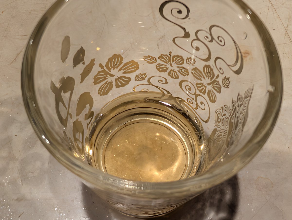 naze6622's tweet photo. とあるBarで。。
ヘラクレスを漬けたお酒を飲んだ。。
えぐすぎるwwwwww https://t.co/JWFHRn5VjV