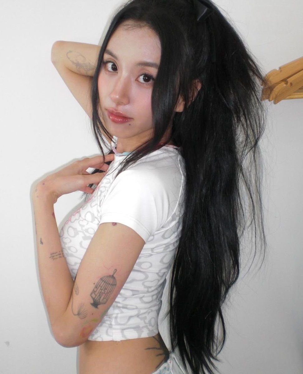 l1lfantasy's tweet photo. chaeyoung version https://t.co/NWPFp4bC2o