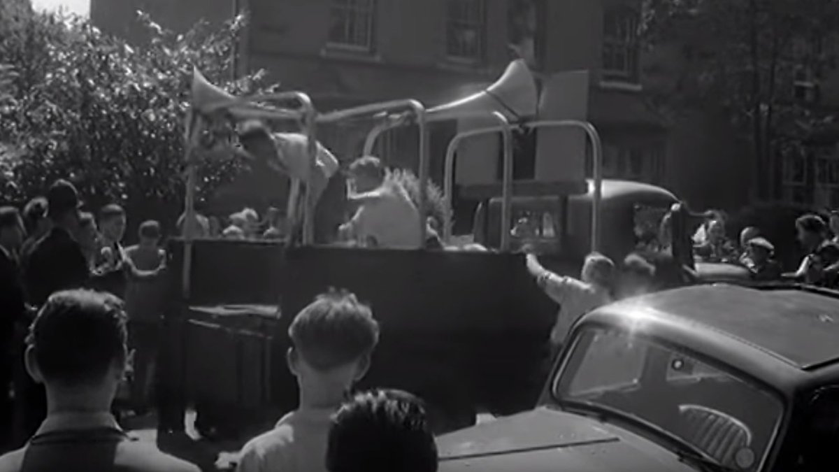 wrkclasshistory's tweet photo. #OtD 26 Jul 1956 21,000 workers on strike against job cuts at 13 BMC factories in the UK were joined by 12,000 Briggs Motors workers in Dagenham who walked out. Fascists who turned up to urge a return to work had their van trashed. Video included here: https://t.co/LFYfOeAzbt https://t.co/kxdL3xKVzJ