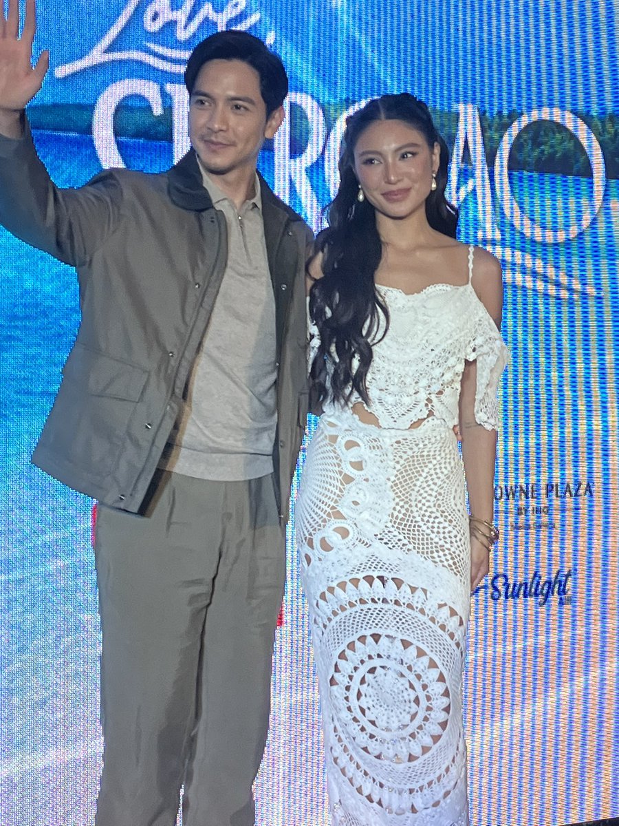 peanutbuttercup's tweet photo. Alden Richards and Nadine Lustre look absolutely gorgeous at today’s exclusive screening of #LoveSiargao! 🌊 🏝️ I love Nadine’s beach-themed dress and hairdo. 🥹 https://t.co/Xi5JBOIqEr