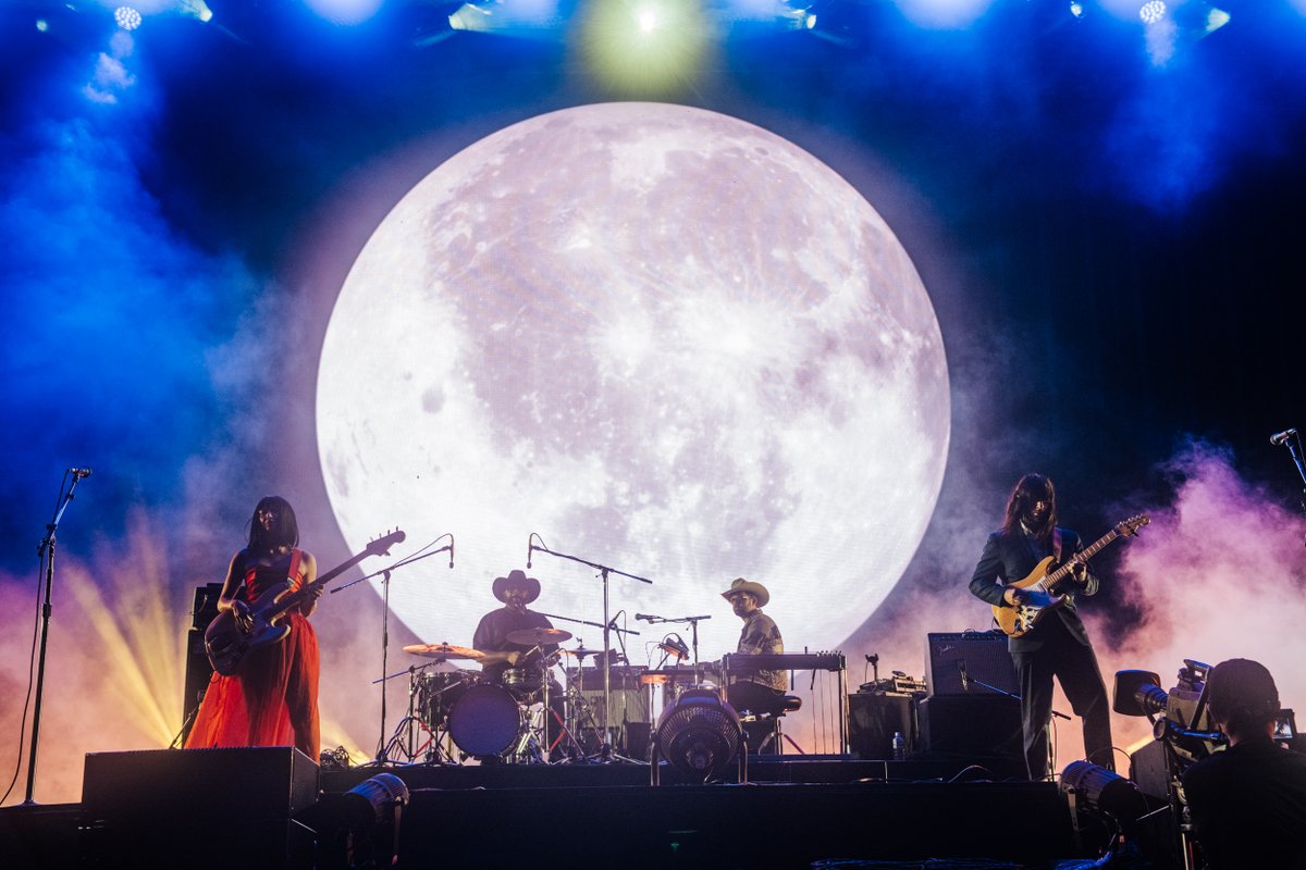 fujirock_jp's tweet photo. 📸 KHRUANGBIN
JULY 25 SAT - GREEN STAGE

#KHRUANGBIN
#フジロック #fujirock
Photo: Taio Konishi https://t.co/GCTZfXru8x