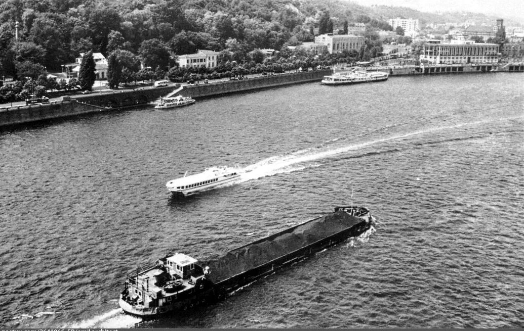 SD83474155's tweet photo. Рух на Дніпрі 1970-і роки. https://t.co/S6XAvGwNUJ