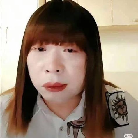 Anonn22's tweet photo. Channeling cozy chic with a bold lip and sleek bangs
hnY https://t.co/esaZxyYuH8