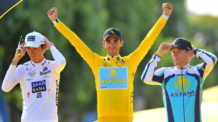 Urtekaria's tweet photo. Un día como hoy en 2009 Alberto Contador gana en Paris su segunto Tour de Francia con una ventaja de 4'11" sobre Andy Schleck y de 6'01" sobre Armstrong. Tenía 26 años. https://t.co/TilVVLGDDE https://t.co/UFV0Qbqvwy