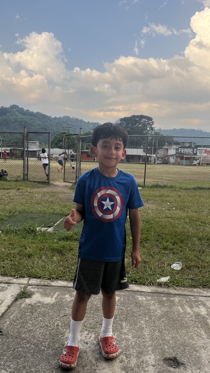 C_ARLOS_D's tweet photo. haré que nada te falte mi niño 🤍 https://t.co/nxRrYeCglV