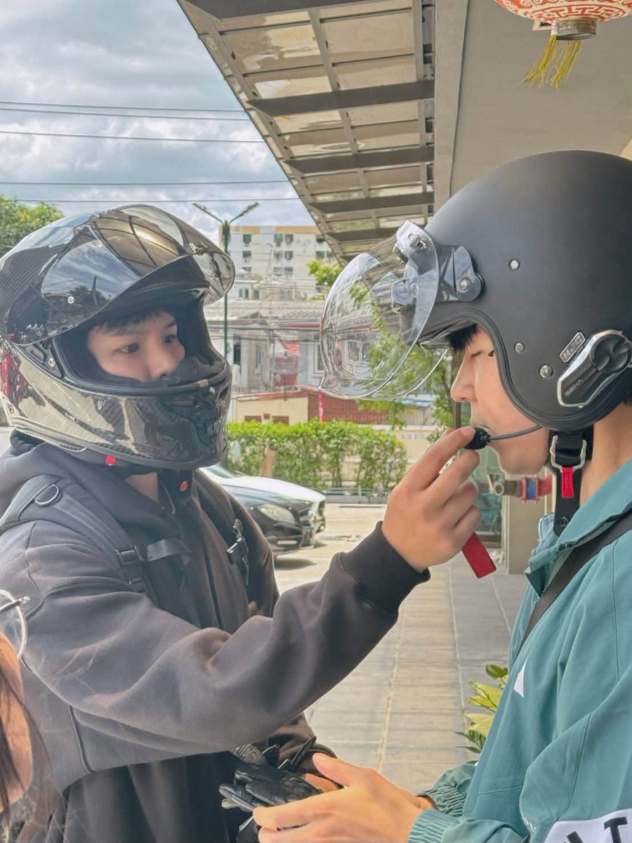 polapola98's tweet photo. อ้วม เเดนไปเลือกซื้อ Bluetoooth สำหรับรถมอเตอร์ไซค์ ทริปมอไชค์ไหมมมมมม😍🫶

Cr. Saowarot Onketpon/แก็งคแม่ป้า
#คัลแลน #น้องแดน #cullen https://t.co/c8Bds9h1f1
