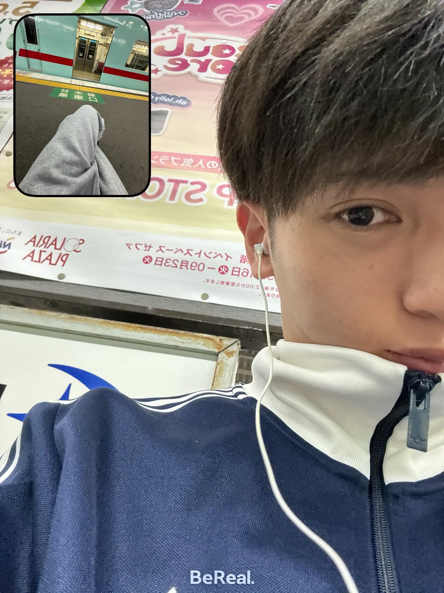 ___thisai's tweet photo. 目に光ない頃 https://t.co/BztC1nppur
